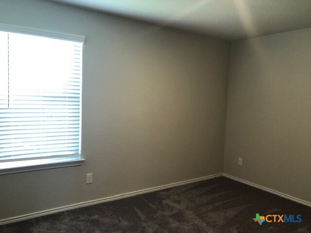 Building Photo - 2537 Ayers Dr