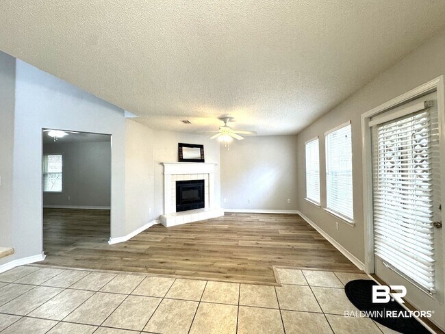 Building Photo - 9964 Hollowbrook Ave
