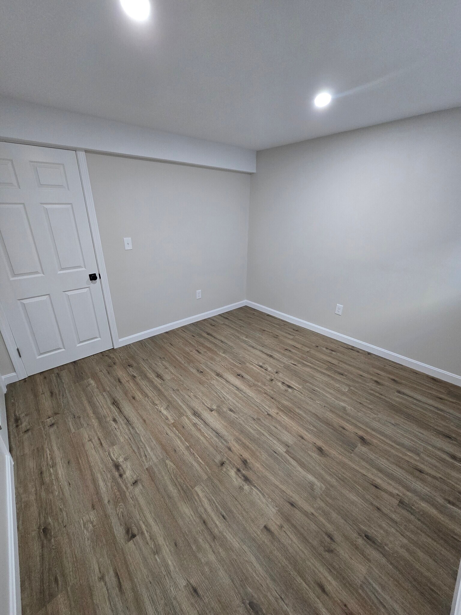 Building Photo - 27 Douglas Ave