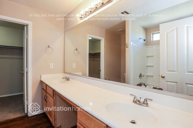 Building Photo - 7005 S 39th Dr