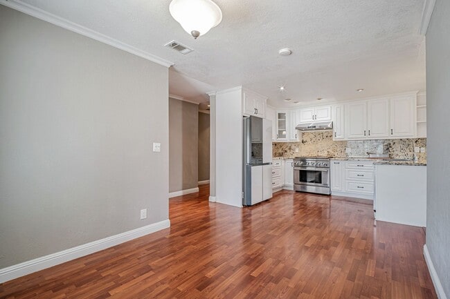 Building Photo - Charming 3BR/2BA Single Family Home for re...
