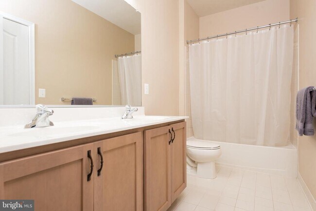 Building Photo - 5737 Waterloo Bridge Cir
