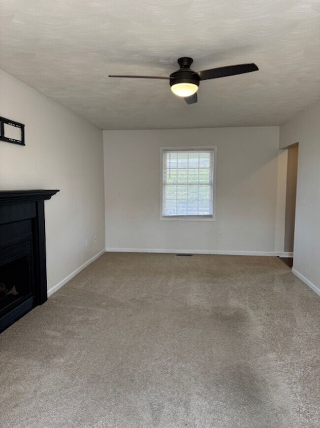 Building Photo - Single Family Home