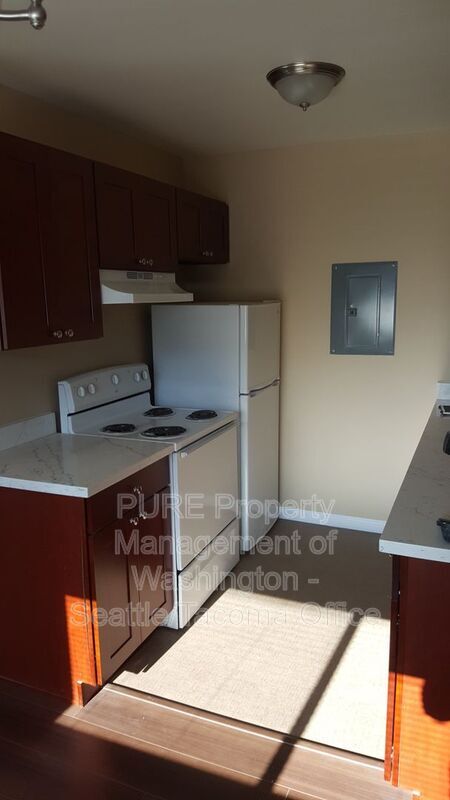 Building Photo - 2215 California Ave SW