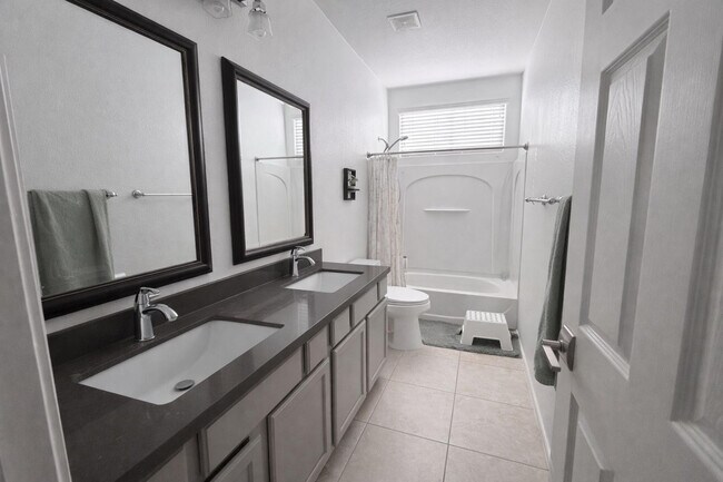 Building Photo - 14515 W Lisbon Ln