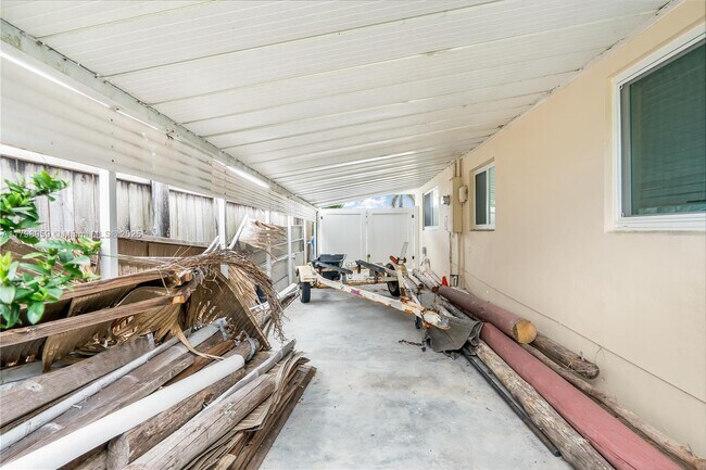 Building Photo - 281 SE 3rd Ct