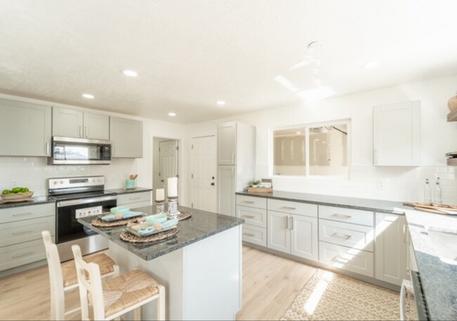 Building Photo - Quiet 3 Bed Kearns Home with Solar, Safe Neighborhood, Great Location!!!