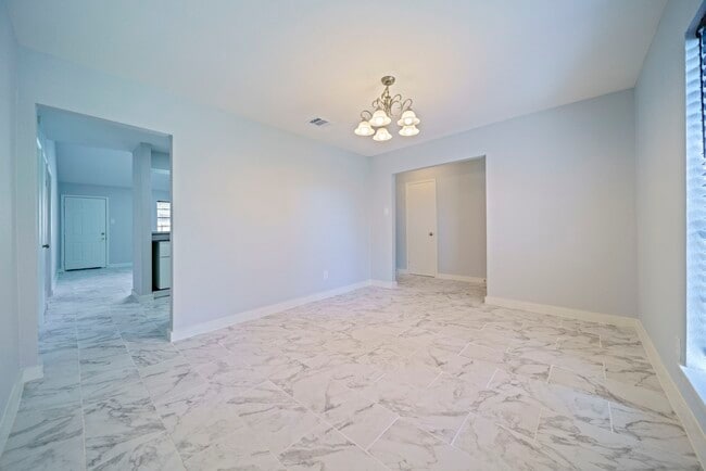 Building Photo - 5015 Fitzwater Dr