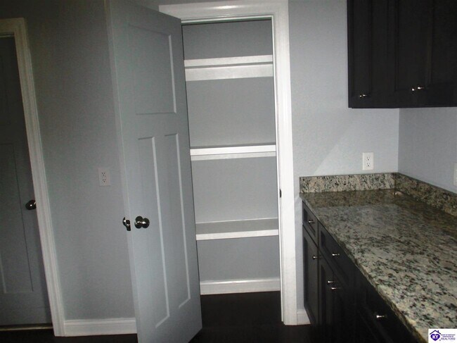 Building Photo - 130 Diamond Ct