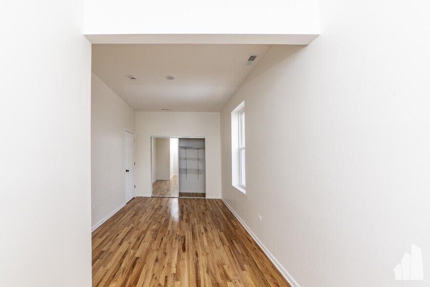 Building Photo - 1638 W 18th Pl