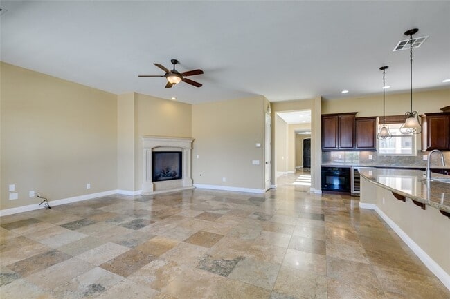 Building Photo - 2713 Cyrano St