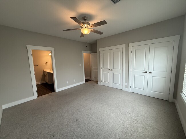 Building Photo - 202 Date Palm Lane