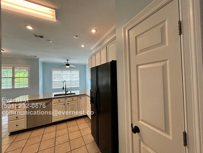 Building Photo - 9501 William Little Dr