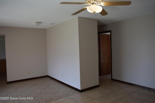 Building Photo - 1941 Talloak Rd