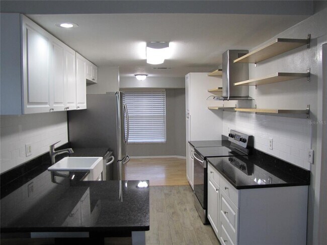 Building Photo - 7807 N Matanzas Ave