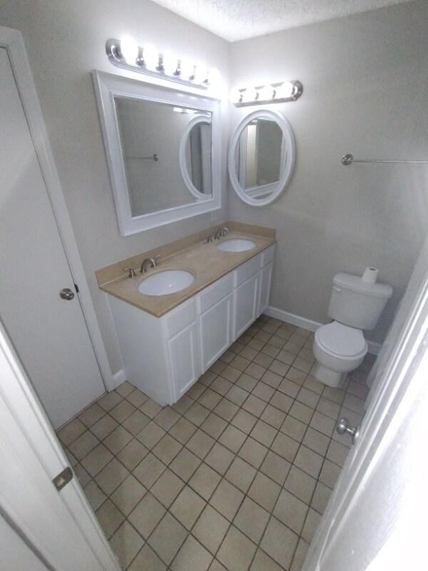 Building Photo - 3938 Eureka St