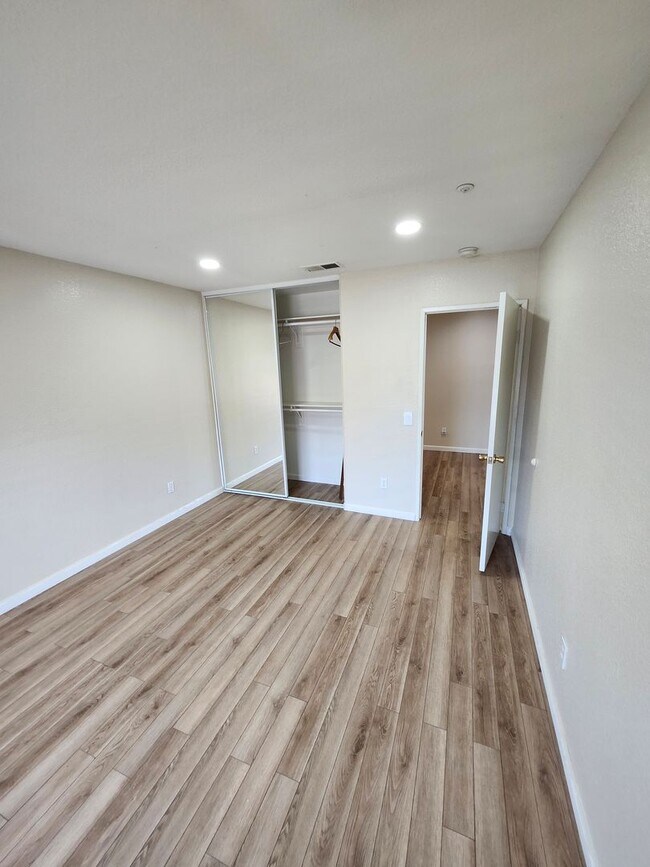Building Photo - Beautiful 5 Bedroom House fully remodeled....
