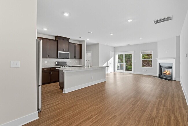Building Photo - Modern 3 Bedroom, 2.5 Bath Townhome in Chapel Green