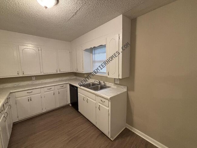 Building Photo - 607 S Jackson St