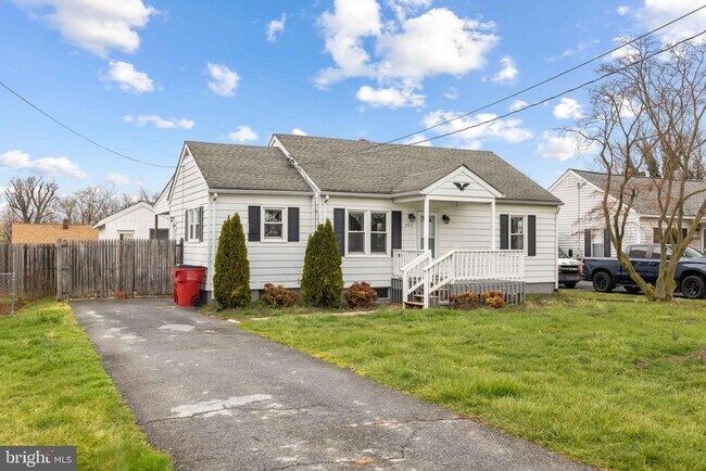 Building Photo - 405 E 7th Ave