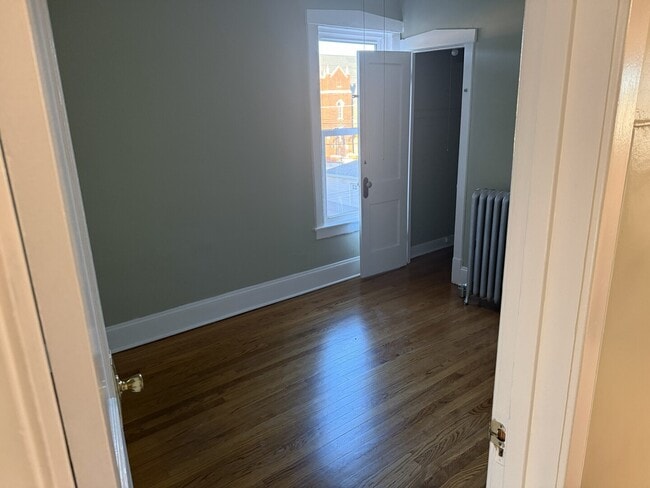 Building Photo - 4253 N Austin Ave