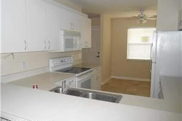 Building Photo - 273 Robin Hood Cir