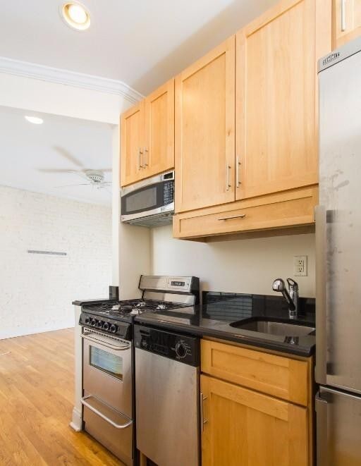 Building Photo - 432 E 13th St