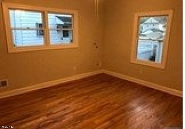 Building Photo - 106 3rd Ave