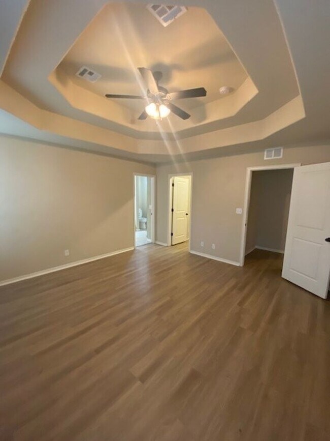 Building Photo - Spacious 4 Bed | 2 Bath | Large backyard | Bixby