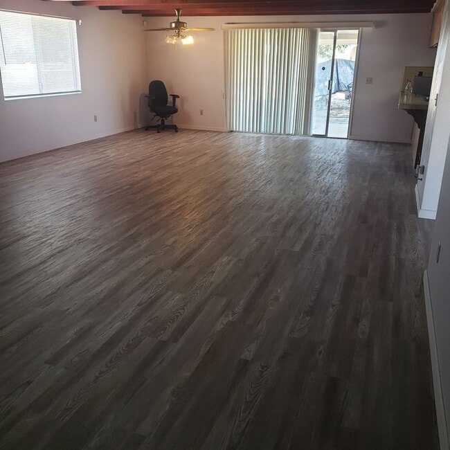 Building Photo - 3847 Vine Ave