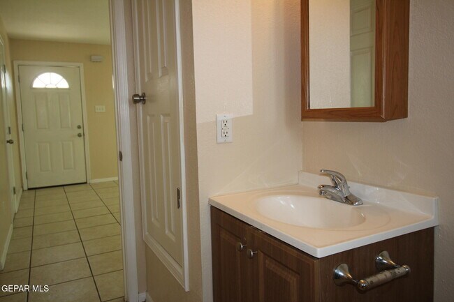 Building Photo - 9145 Begonia Pl