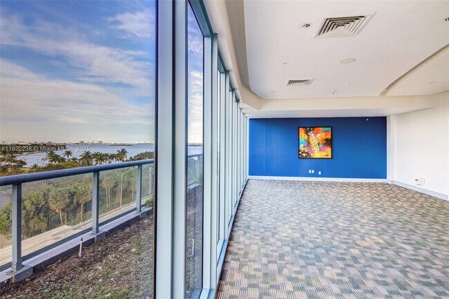 Building Photo - 601 NE 36th St