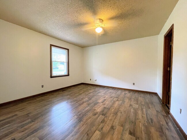 Building Photo - 112 Hazelwood Dr
