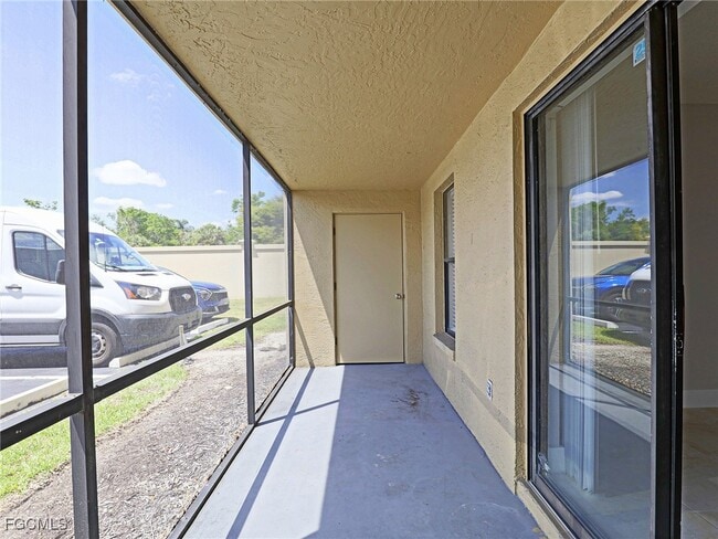 Building Photo - 5321 Summerlin Rd