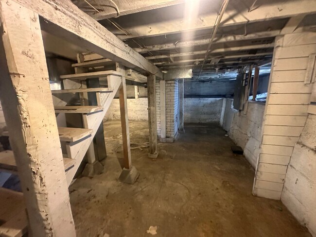 Building Photo - Spacious 4-Bedroom Home Near Northtown Mall