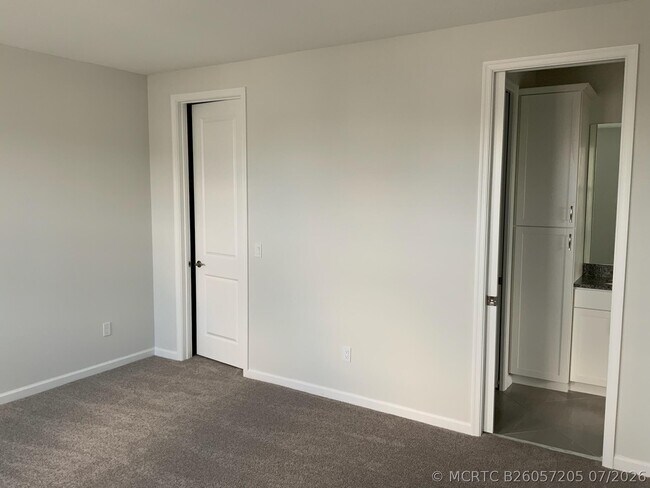 Building Photo - 16340 Oakview Dr