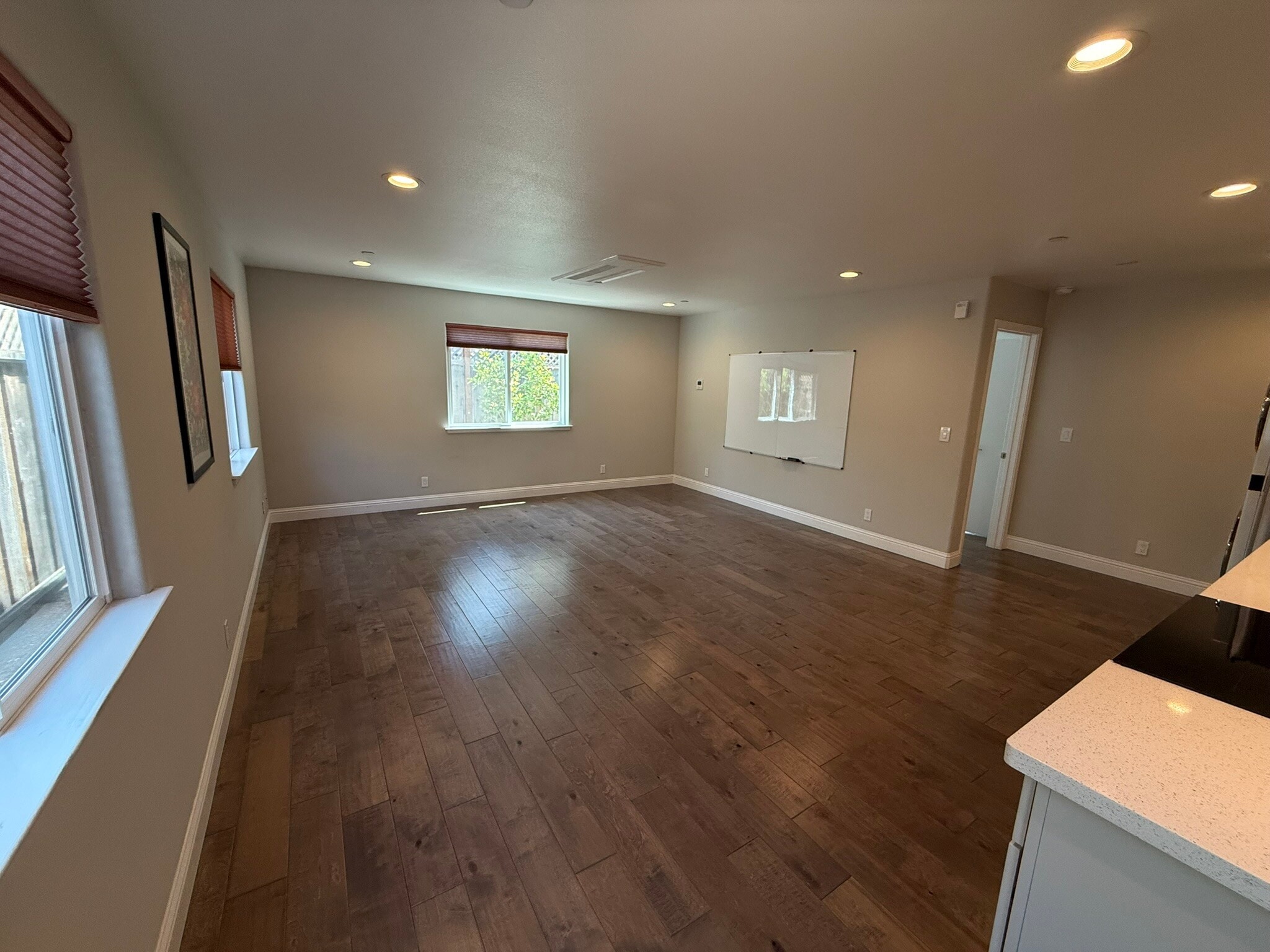 Living Room Picture 1 - 1368 Lillian Ave