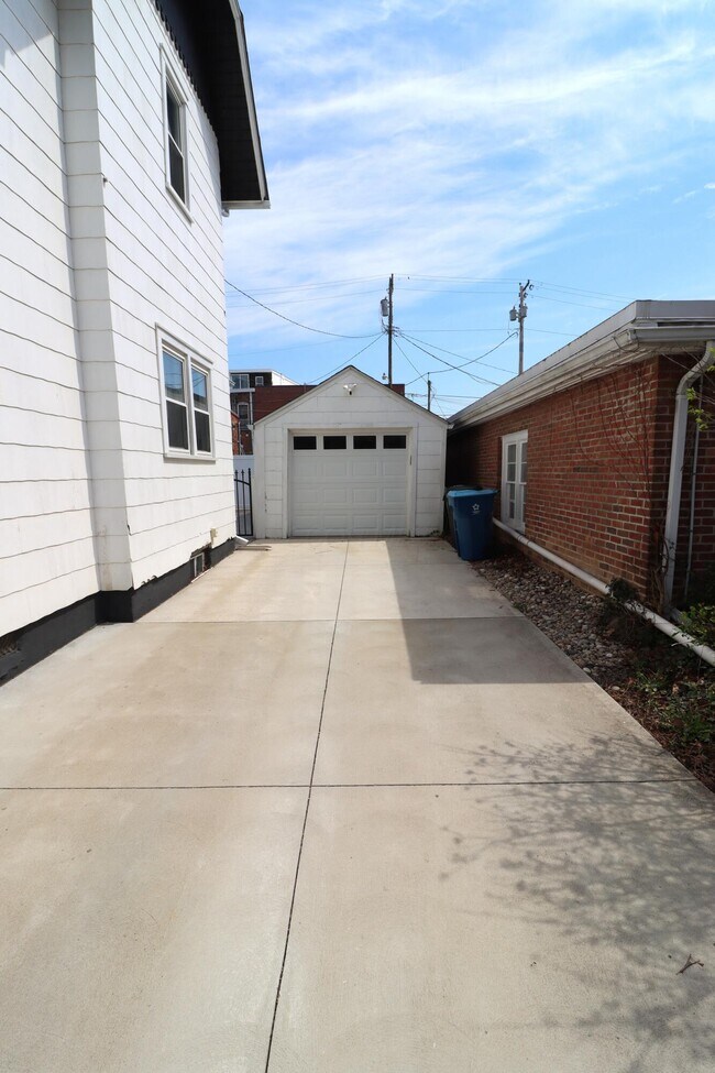 Building Photo - 120 S Court St