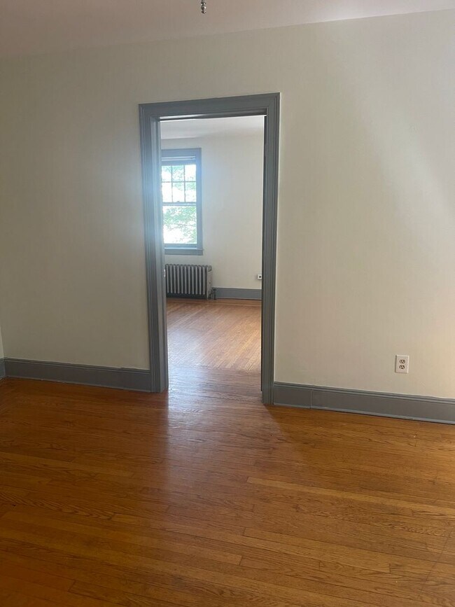 Building Photo - 102 Edgewood Ave