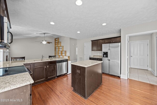 Building Photo - 123 Lightwater Dr