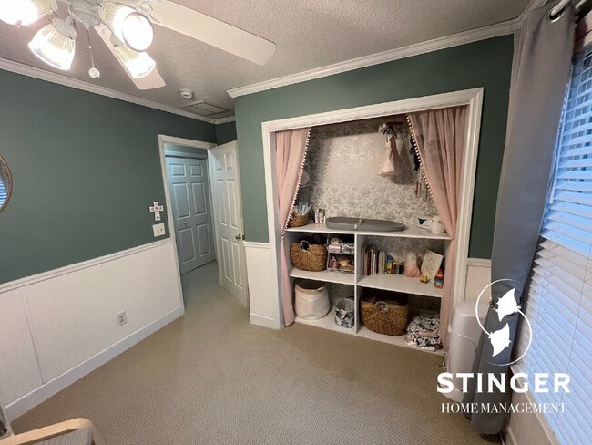 Building Photo - 4 Bedroom / 3.5 Bathroom Home For Rent in ...