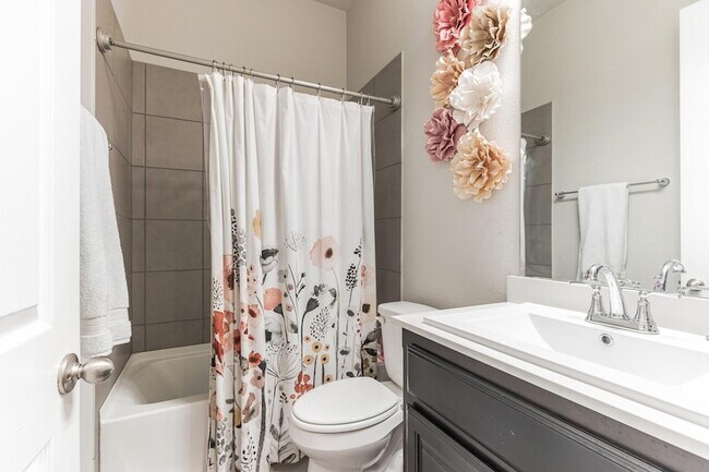 Building Photo - 14800 Belclaire Ave