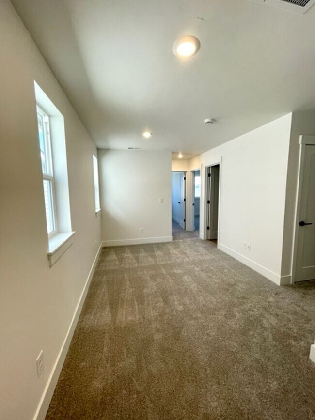 Building Photo - 3070 NE Terreo Pl