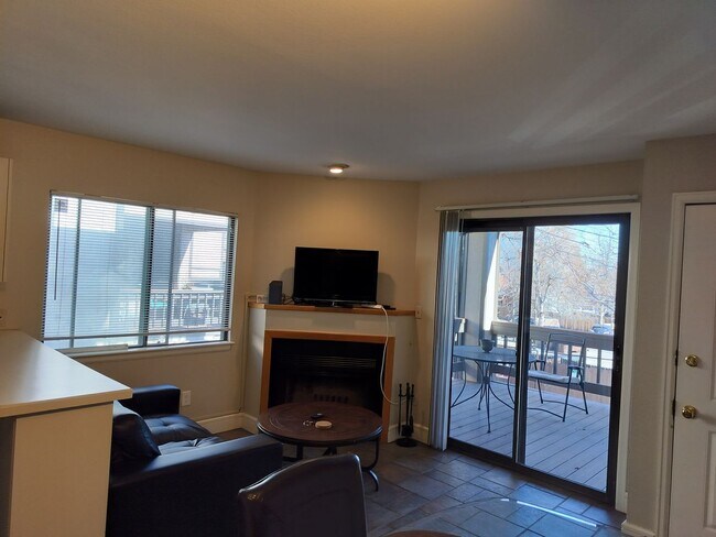 Building Photo - - Furnished/Pet friendly/ One bedroom Condo, short term lease of 30 days or longer, with large de...