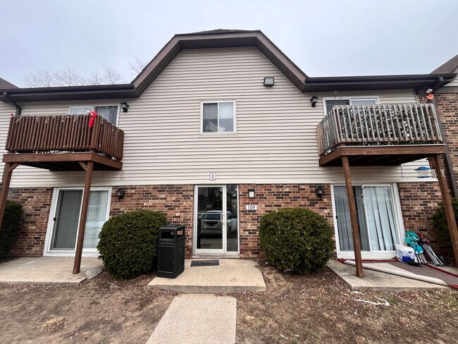 Building Photo - Spacious 2-Bedroom Apartment for Rent in Chesterton – Prime Location and Comfort