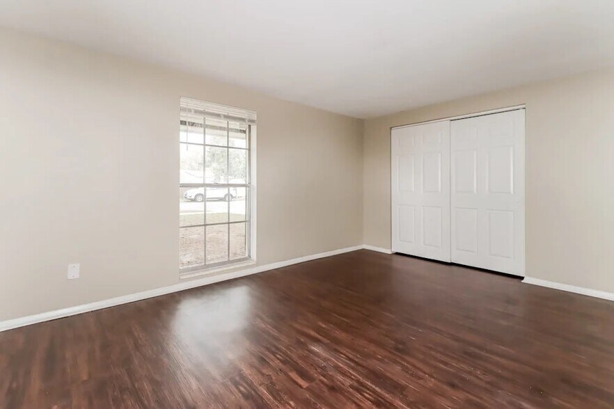 Building Photo - 6417 Willow Wood Ct