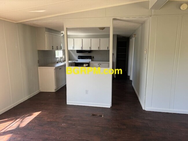 Building Photo - 4 BD, 2 BA, Home in Cabot