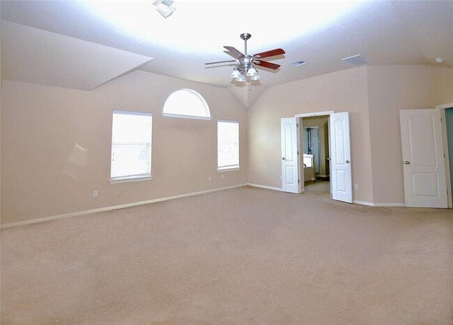 Building Photo - 2002 Singing Hls