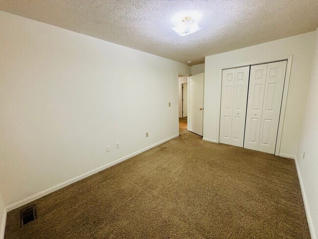 Building Photo - 953 Lora Ln