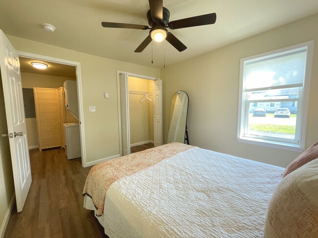 Building Photo - 100 Miller St